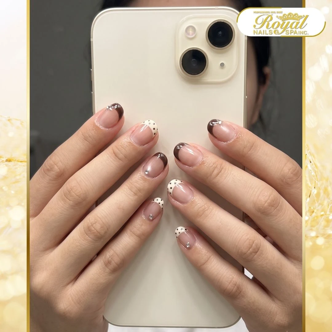 Trending nails art